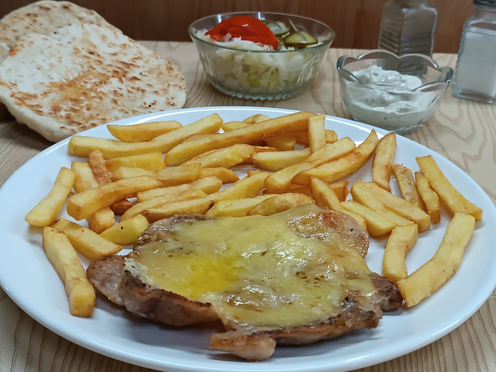 Pileći batak + pomfrit 